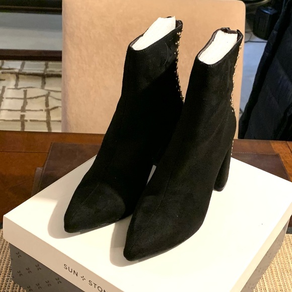 KENSIE- Black Suede Studs Ankle Booties! - Picture 2 of 9